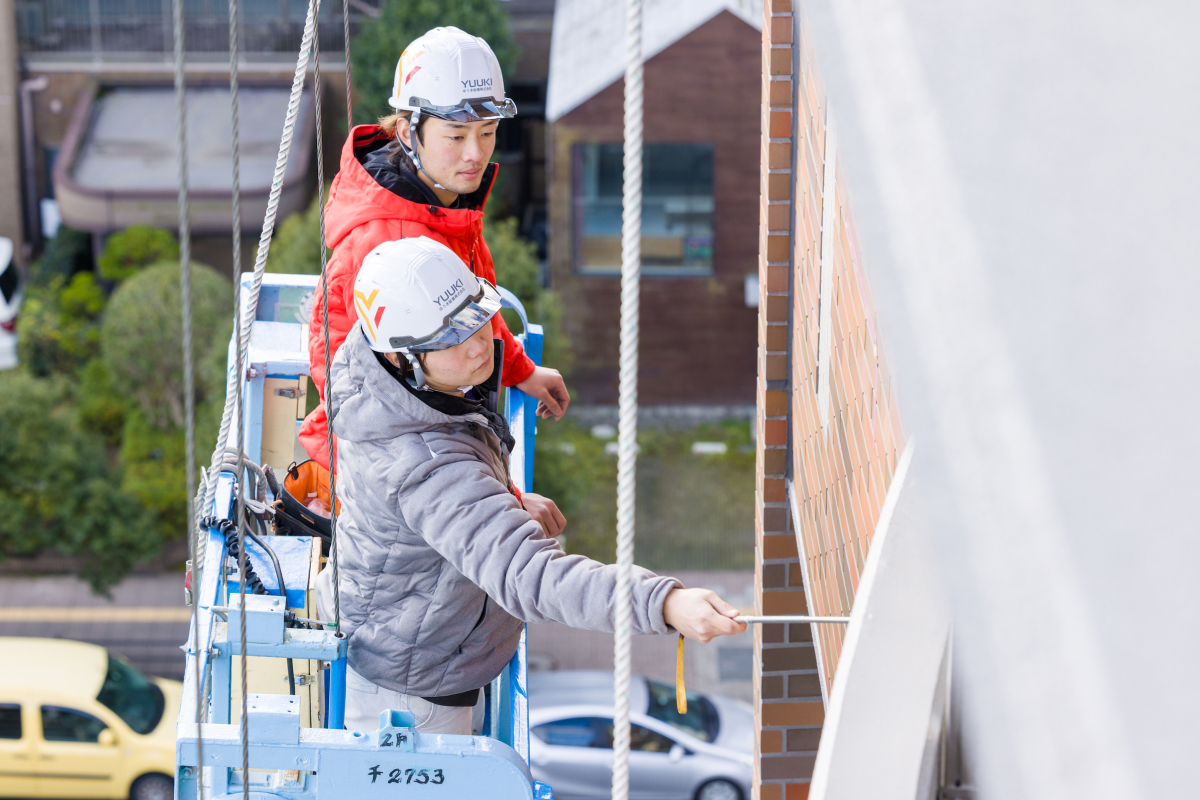 屋根工事の足場費用は？種類別相場、安くする方法、業者選びも紹介－リフォらん