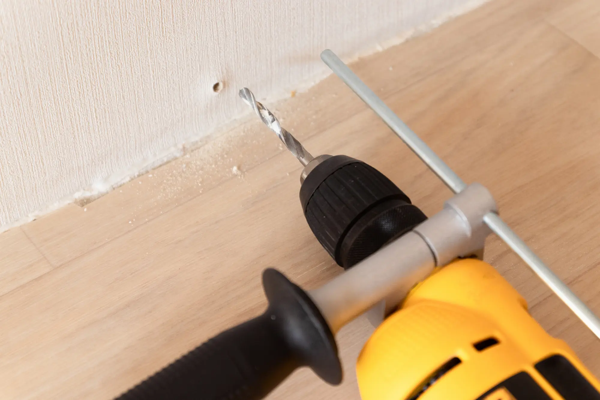 鉄骨構造はブレースが心配: 加藤エアコンサービスの作業記録簿