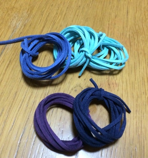 楽天市場 合成皮革 皮ひも 全14色 手作りアクセサリーやオリジナルペンダントネックレスに最適 2本セットスエード調の革ひも 合皮紐:アクセサリーのYUKATANゆかたん