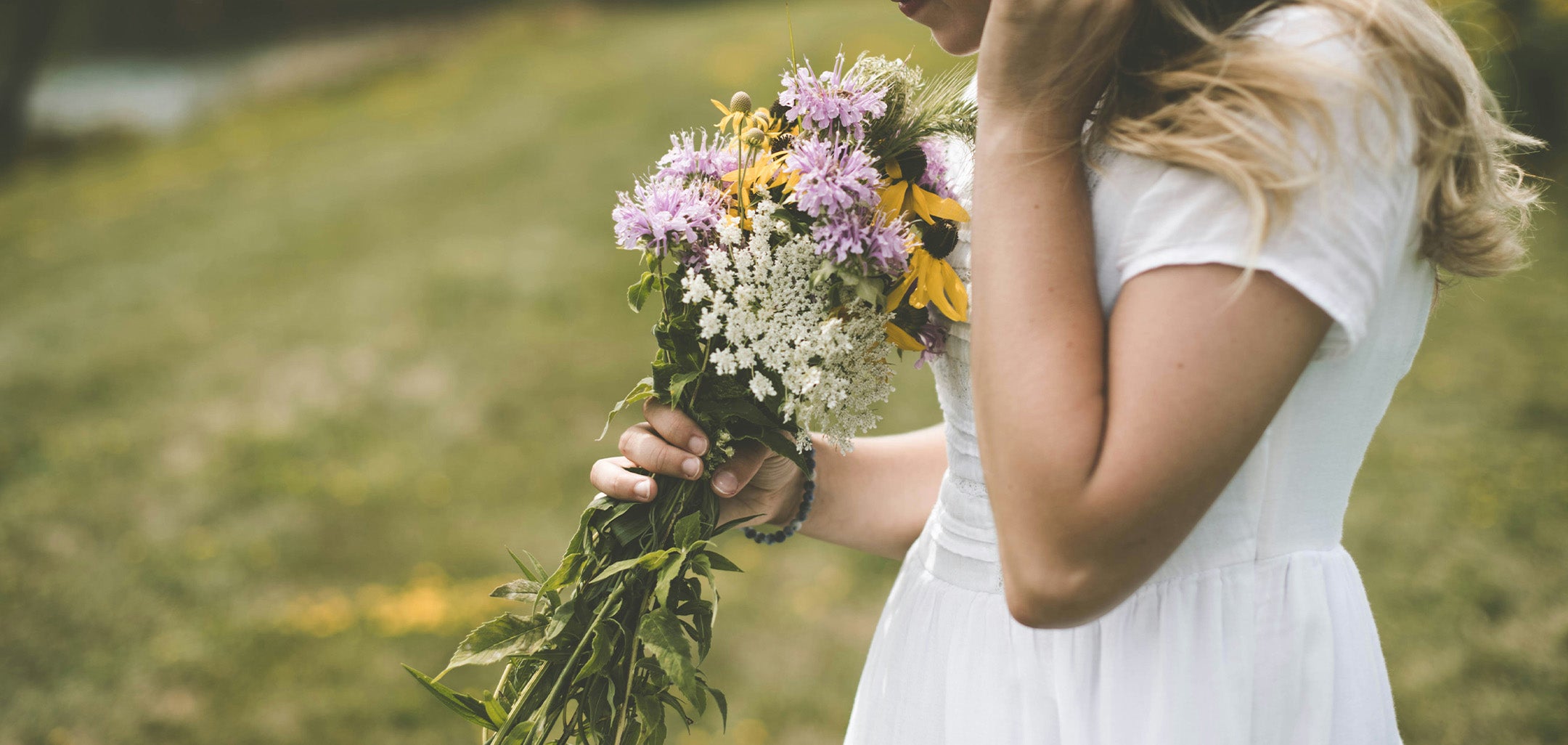 ワンランク上の花ギフト還暦祝い 古希祝い プリザーブドフラワー 女性 プレゼント ギフト プレゼント 喜寿 米寿 卒寿祝いナチュラル・ローズ