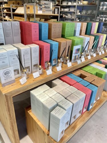 売り場面積新宿最大級！新宿にダイソー3ブランド複合店『DAISO ダイソー 』『Standard Products スタンダードプロダクツ 』『THREEPPY スリーピー 』がオープンしてる。 : しんじゅく通信 - 東京都新宿区の地域情報サイト