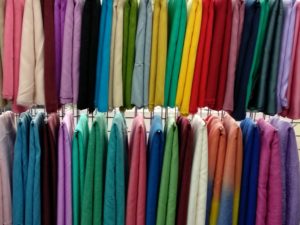 PHOTO SEVENTEEN、ワールドツアーのためインドネシアへ出国 魅力的なファッション - Kstyle