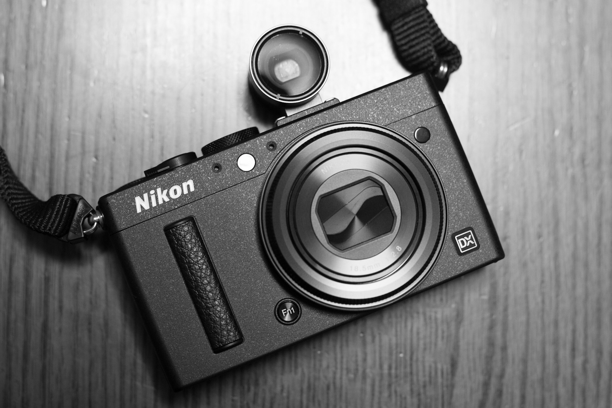 名機 Nikon 高級コンデジ COOLPIX P7700 ニコン