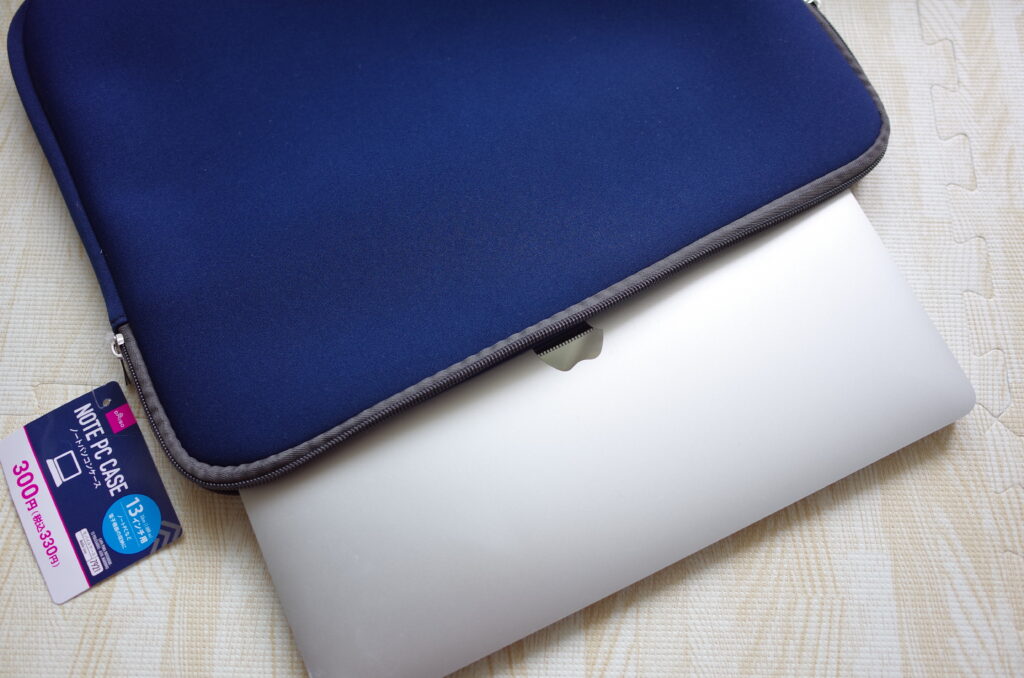 ダイソーの300均 スリーピー で発見！可愛すぎるPCケースは子どものタブレットにも大活躍サンキュ