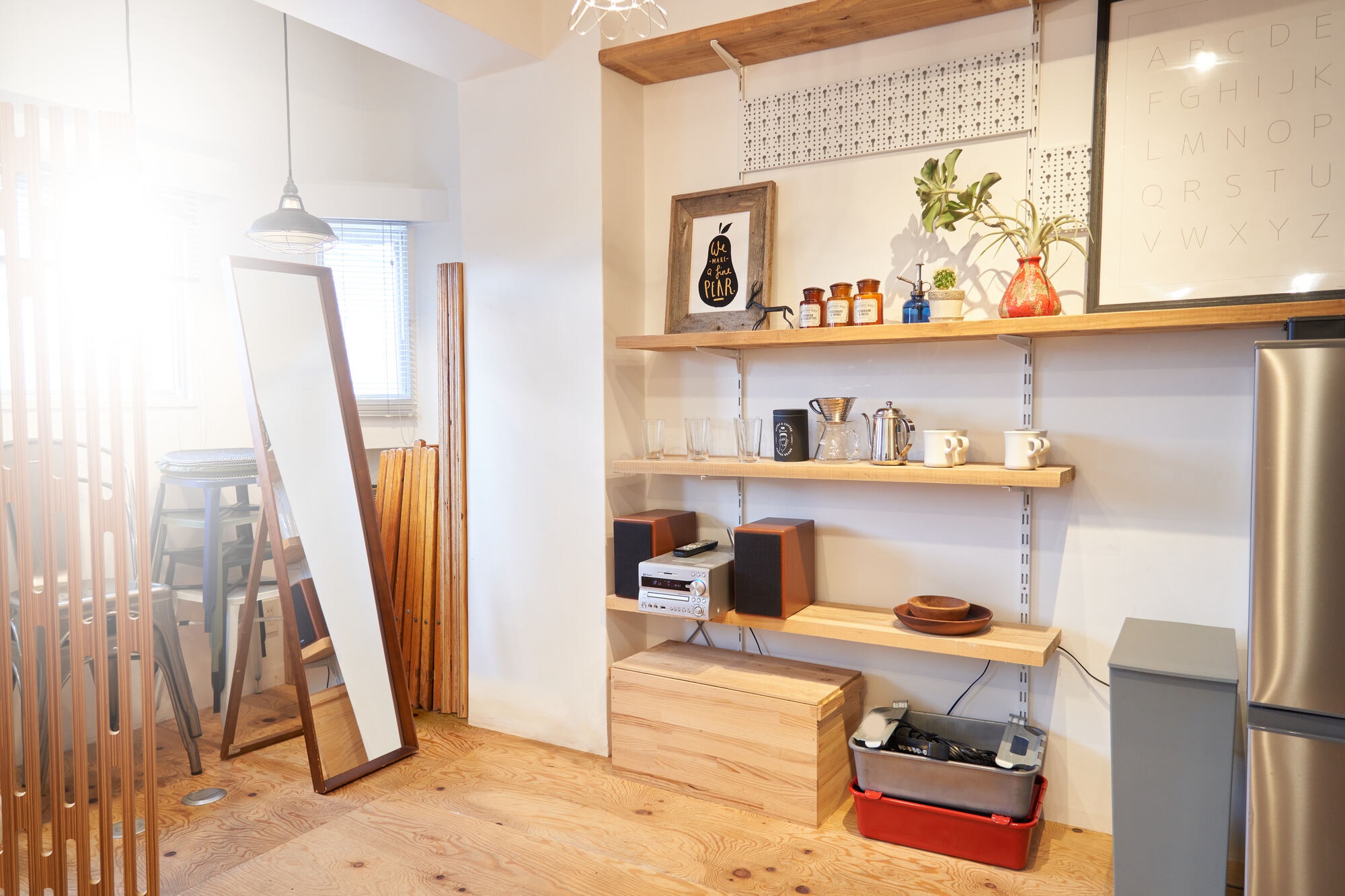 ステンレス棚柱 通称：棚受けレール・ダボレール・ダボ柱L=1212mm SUS-430 LS-72440本入サヌキ SPG金物専門店ネジロク - 工事現場や建設現場で使う道具・工具・金物を豊富に揃える工具通販サイト。消耗品、ランヤード、フルハーネス、建築資材、建築材料