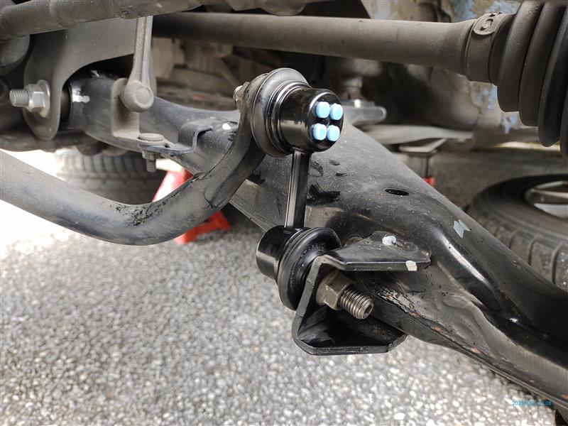 踏ん張り感アップ！JB64 JB74ジムニーにショートスタビリンクを取り付ける ロール抑制 ショウワガレージ - 48rider.com