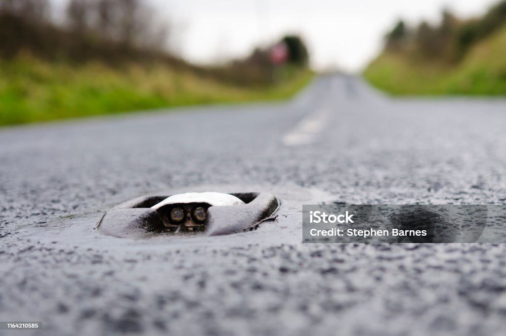 キャッツアイ埋設表示ピン