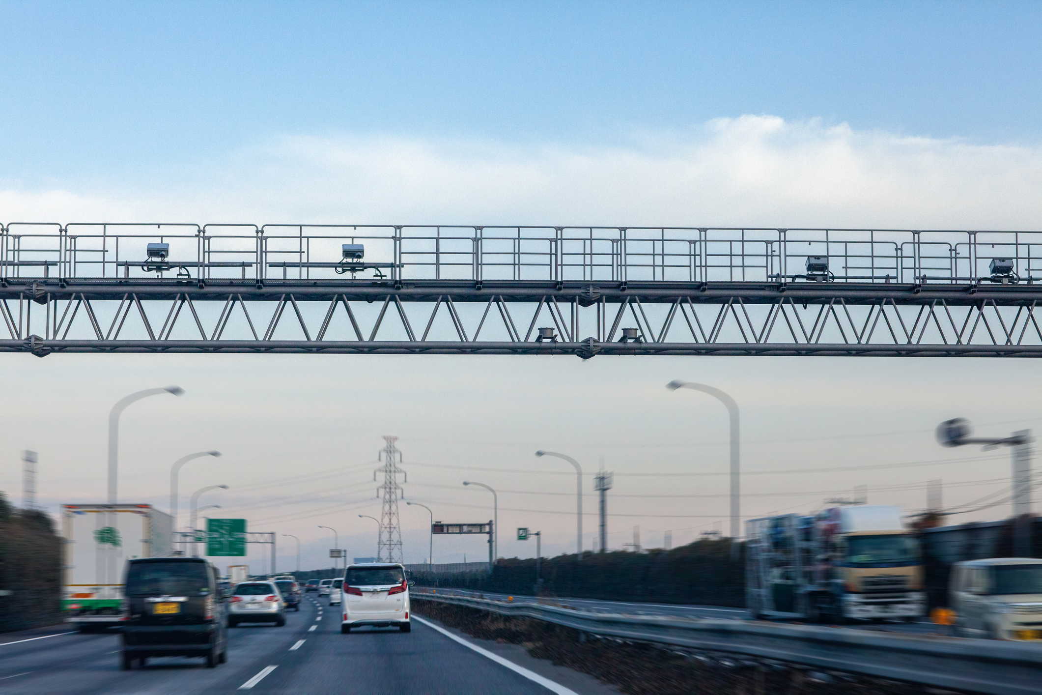 オービスが光ったか不安 どんな光り方？何キロで光る？違反後の流れや罰金