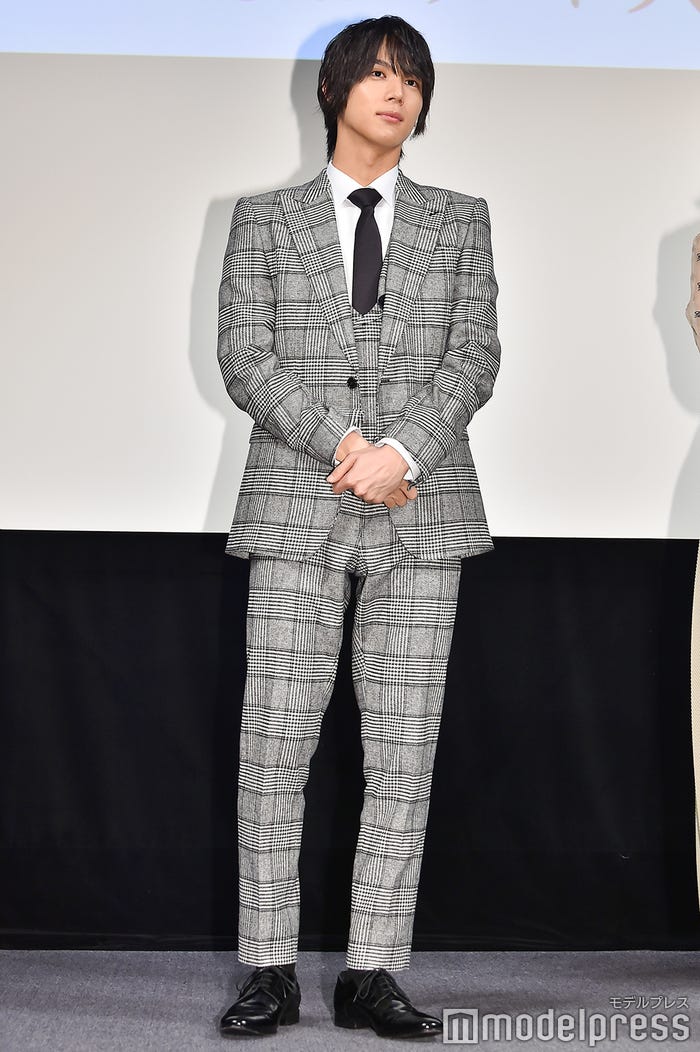 スーツを着たかっこいい男性 サラリーマン 新卒 転職 ビジネス ポートレート オフィス街の写真素材98385267- PIXTA