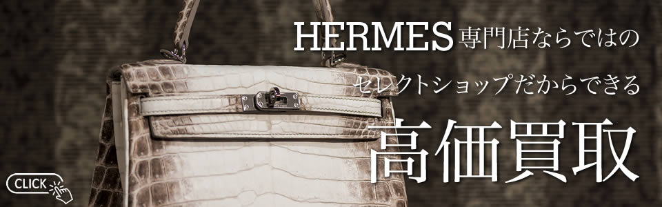 一枚のスカーフで、あなただけのバッグに✨, 簡単なステップで、バッグに美しいクロス模様が現れます🌸, 持つだけでコーデがぐっと華やかに💐,ぜひ、この夏のお出かけに取り入れてみてください🌿, ✨アレンジ方法✨, ① スカーフの対角にある2つの角を合わせて、三角形を作ります。, ②合わせた角を軽く一度結びます。結んだ角から左右に出ている部分を意識して、残りの角をそれぞれその上に重ねるように持ちます