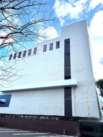 神奈川県民ホール 設計：日建設計 竣工：1974年 夜に一際目をひく神奈川県民ホール 老朽化に伴い3月いっぱいで休館になるそうです神奈川県民ホール日建設計建築巡り建築探訪建築写真横浜建築横浜建築巡り建築