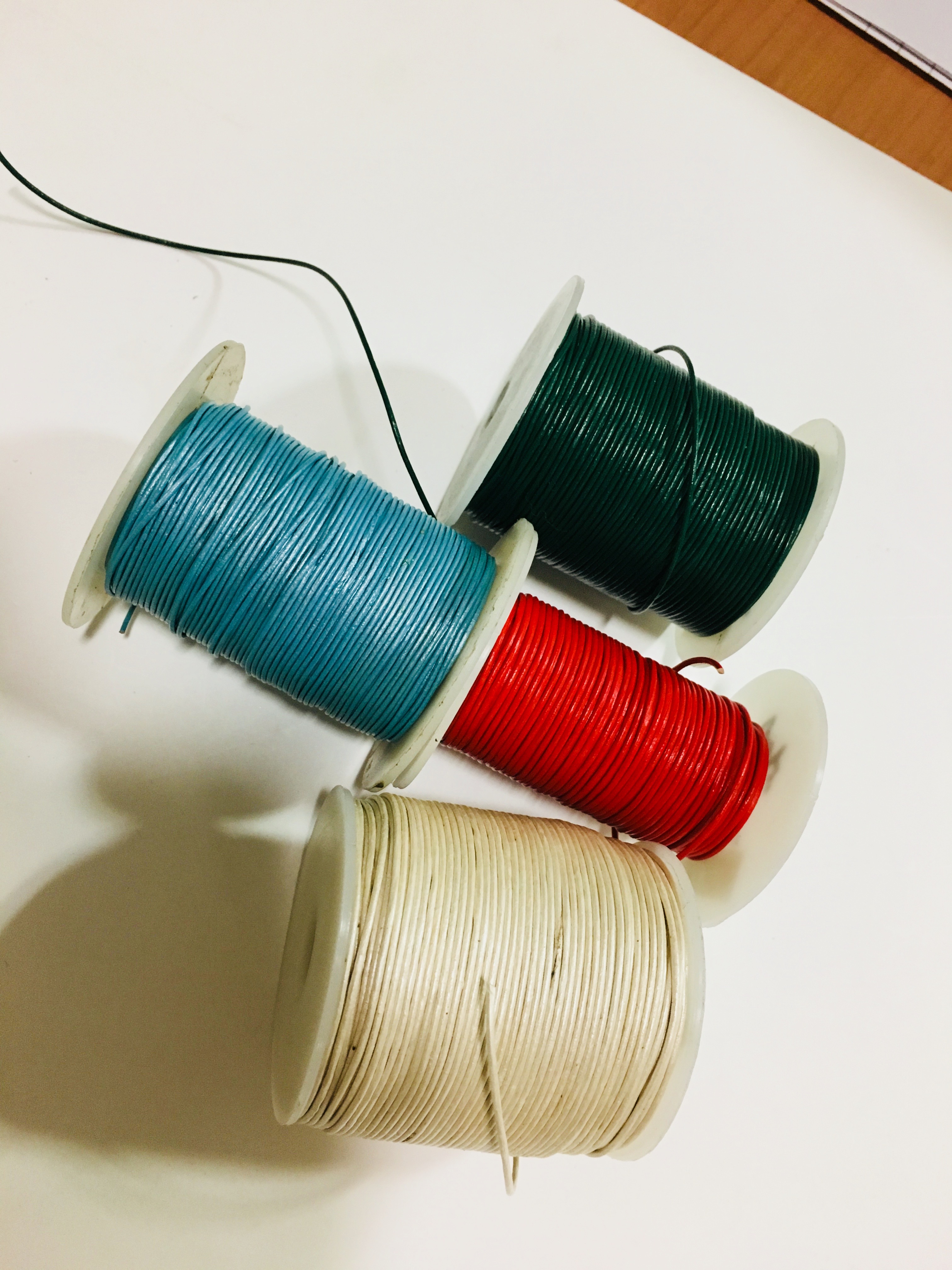 簡単に作れてオシャレ♬革紐ネックレスLEE