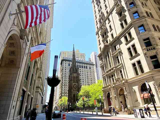 米ウォール街の24年賞与、3割増の3700万円 過去最高額 - 日本経済新聞