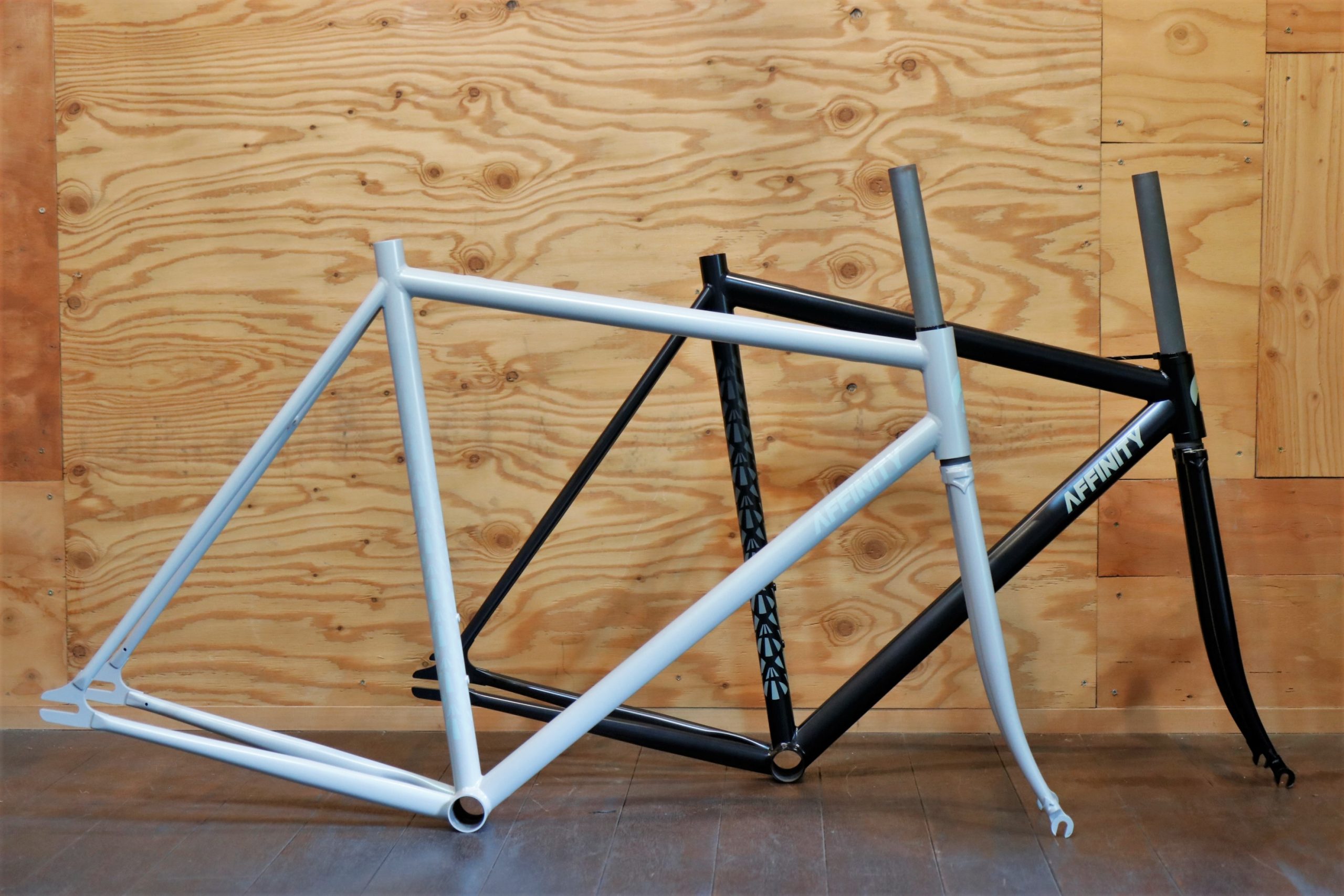 楽天市場中古 アフィニティ AFFINITY メトロポリタン METROPOLITAN 2020年 シングルスピード ピストバイクゴールド 値下げ: ベリーグッドストア