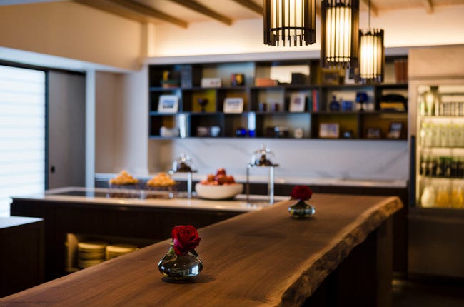 ヒルトン・オナーズ アメックスプレミアムと一般どちらがおすすめ？ヒルトン・オナーズ アメックス の全貌！労務・人事・経理業務の効率化ならバーチャル会計事務所SoVa ソバ