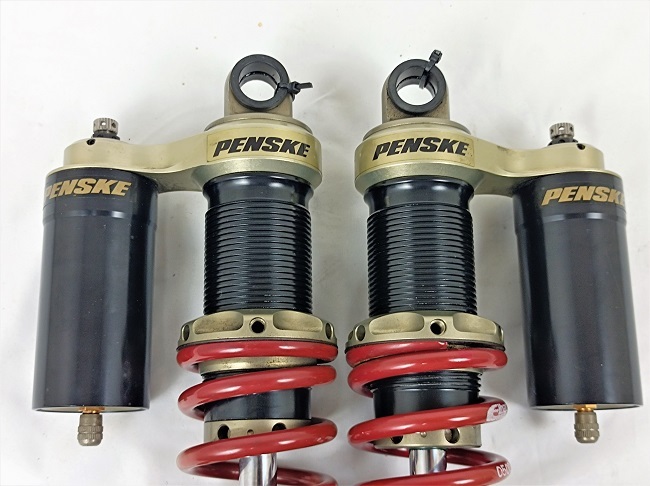 ＧＯＯＳＥ３５０フロントフォークのＭＥインナーキット＋ＭＥチタンコーティング、リヤショックのＰＥＮＳＫＥ ＲＡＣＩＮＧ ＳＨＯＣＫＳ８９８７によるセットアップが完了いたしました。スクーデリアオクムラ