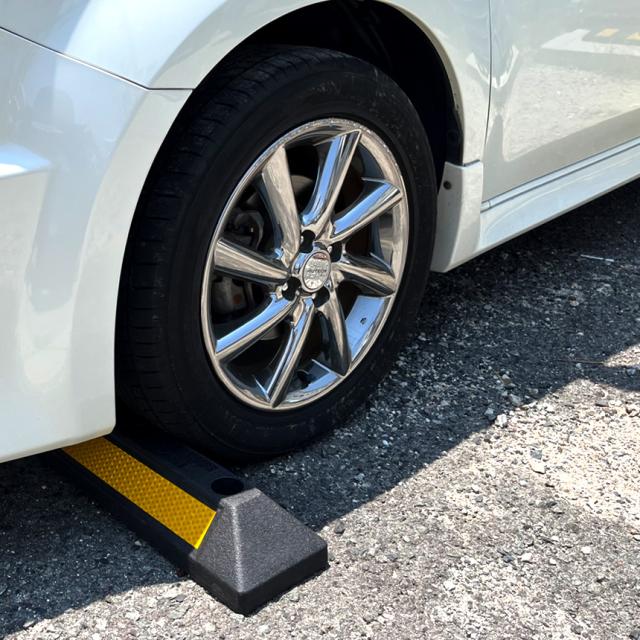 エクステリア 自宅駐車場の車止め 駐車ブロック をDIYして外構費用を安く！最適な設置位置・寸法は？ - 暖かい家づくり 一条工務店平屋i-smartで快適生活