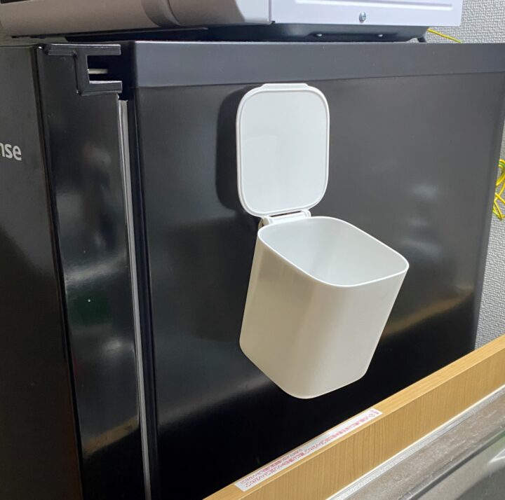 ダイソー 100均のマグネットでゴミ箱を浮かせる！土台にはタオルホルダーを使ったよ８坪狭小３階建てのシンプルライフ