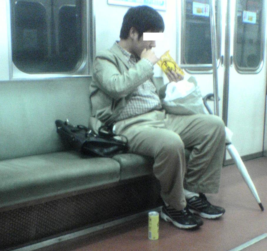 電車内での飲食はどこまでOK？失敗しないマナーと禁止理由を徹底解説│Zatties倶楽部ー交通系サイト