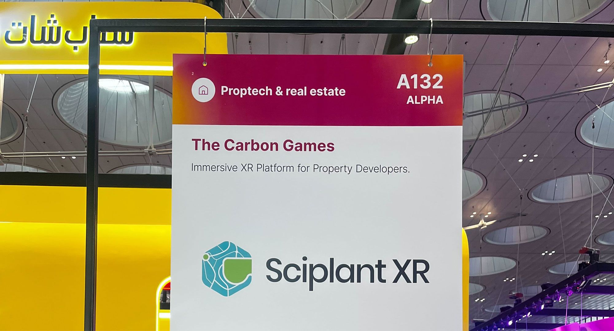 カタール ドーハ 2018年9月17日 カタールの首都上空を飛行する飛行機からの都市のスカイラインの空中ビュー —ストック編集用写真©jovannig 667558570