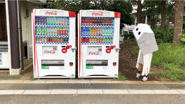 キリンビバレッジの自動販売機横に業界統一仕様の異物混入を削減する新機能リサイクルボックスを10月より導入開始キリンホールディングス株式会社のプレスリリース