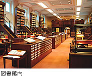 慶應義塾大学の図書館で働く慶應義塾大学メディアセンタ