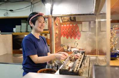 袋町にある食べ放題店の接客ホールスタッフ