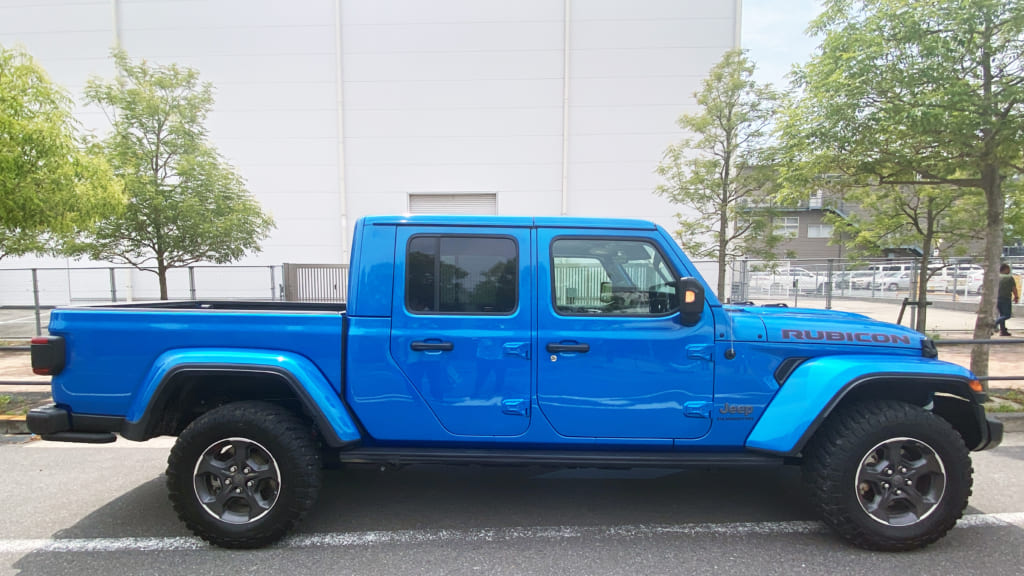 時を越えてJEEPラインナップに蘇ったラングラーJLベースのピックアップトラック。「グラディエーター」カスタムパーツカタログ輸入車専門店・アメ車・欧州車・逆輸入車キャルウイングCALWING