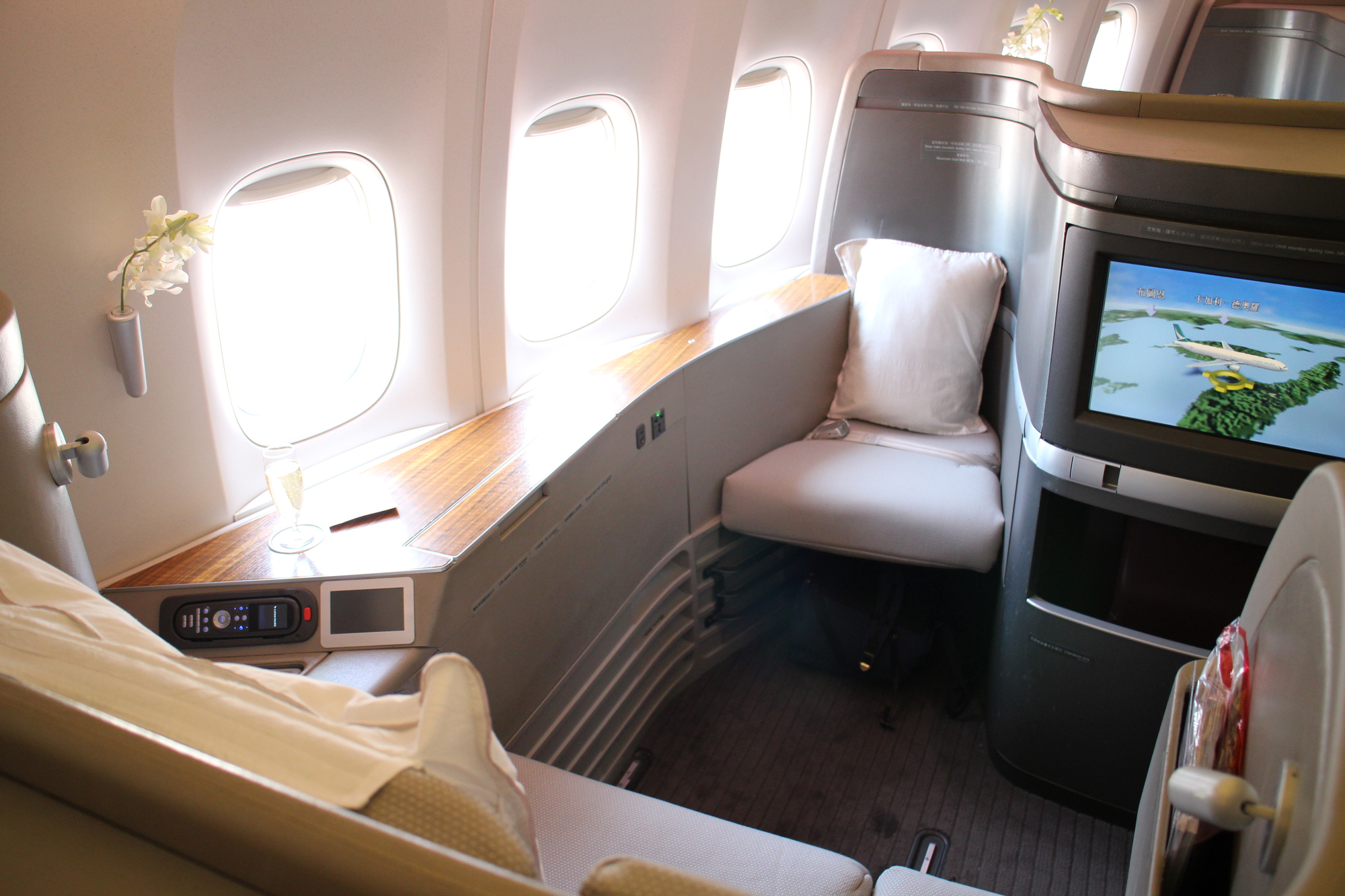3,358 ファーストクラス 機内 Stock Photos, High-Res Pictures, and Images - GettyImages飛行機 シート, 機内食, 飛行機 食事