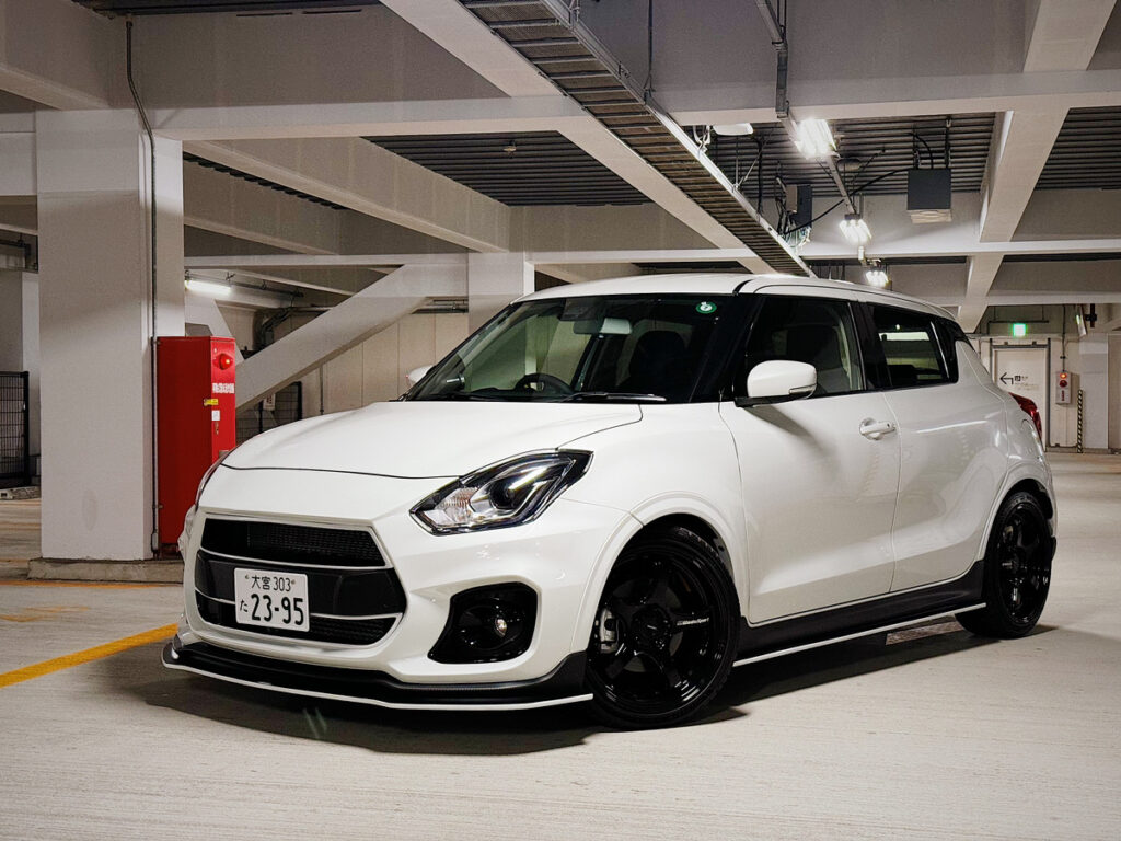 楽天市場事前告知! 12日は50％OFF! 新型 スイフト 専用 サイド ガーニッシュ4PCS高品質ステンレス採用 メッキ ガーニッシュ送料無料 カスタム パーツ アクセサリー ドレスアップ SWIFT スズキ SUZUKI1: Auto shop ユアーズ