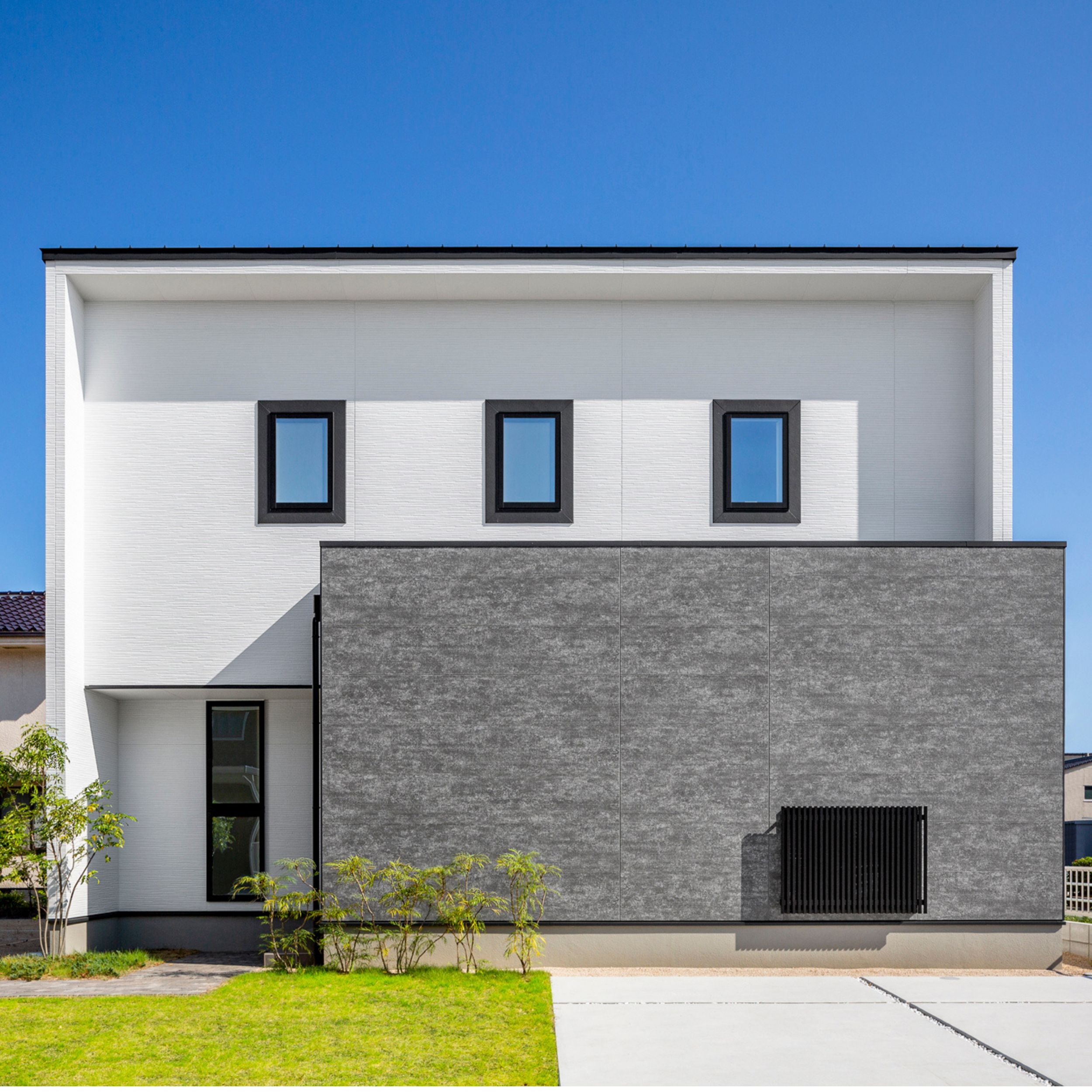 ケイミューの外壁サンプル！延床30坪でも妥協なし！モノトーンのモダンハウス