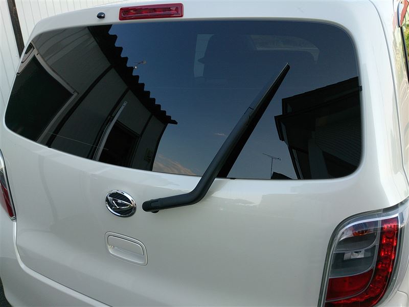 テスラが「レーザービームでガラスの汚れをきれいにする新型ワイパー装置」の特許を出願 - GIGAZINE