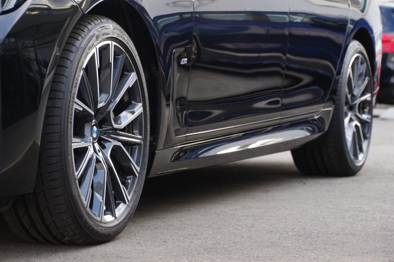 車のタイヤに釘が刺さった時の対処法3つ！NG行為と修理費用の目安タイヤ交換コラムタイヤ交換店舗メニュー情報イエローハット