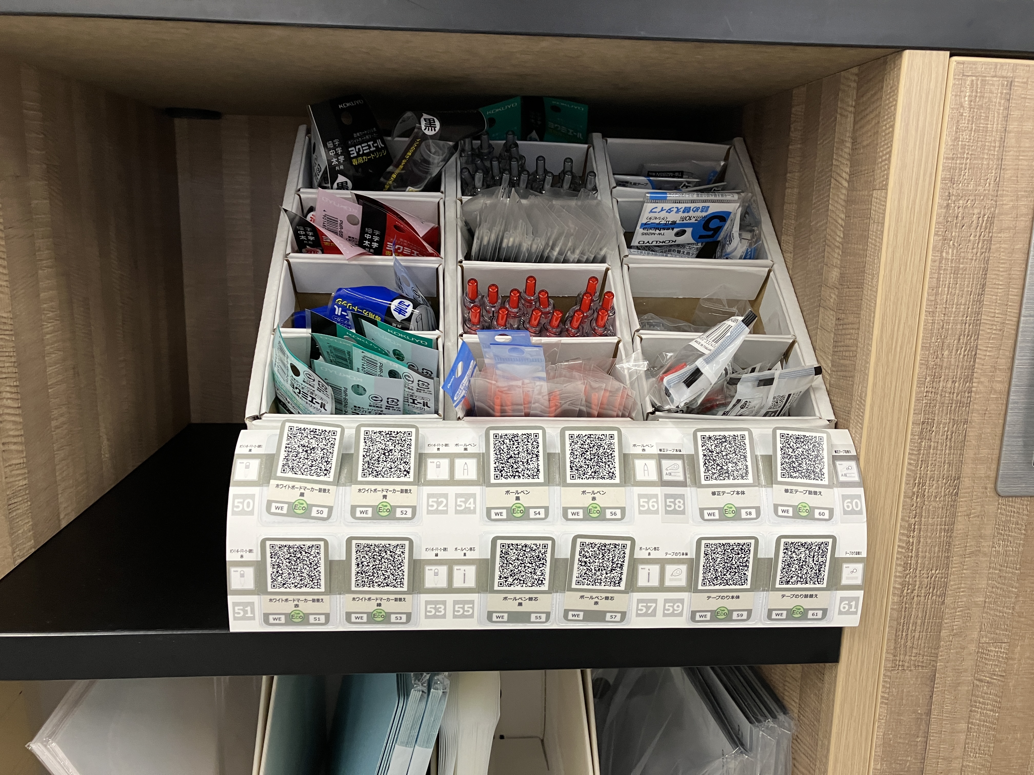 フリーアドレスにぴったり？ 机の引き出しを持ち運ぶような「収納カバン」 - ケータイ Watch