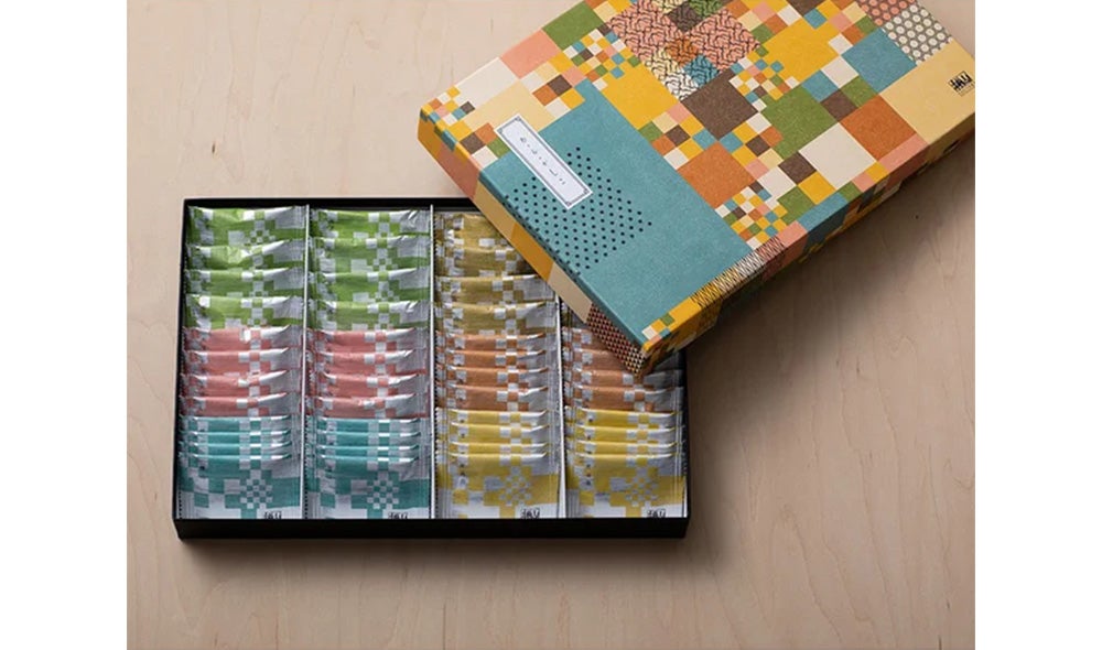 菓子折りの渡し方鼓月の和菓子コラム第七回「菓子折りを渡す意味や渡し方のマナーについて解説」 京菓子處 鼓月 和菓子 通販京都からこだわりの和菓子をお届け致します