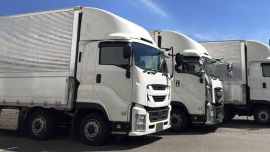 8トントラックの運転に必要な免許は？サイズや中古車選びの留意点を解説 - 中古トラックのトラックランド