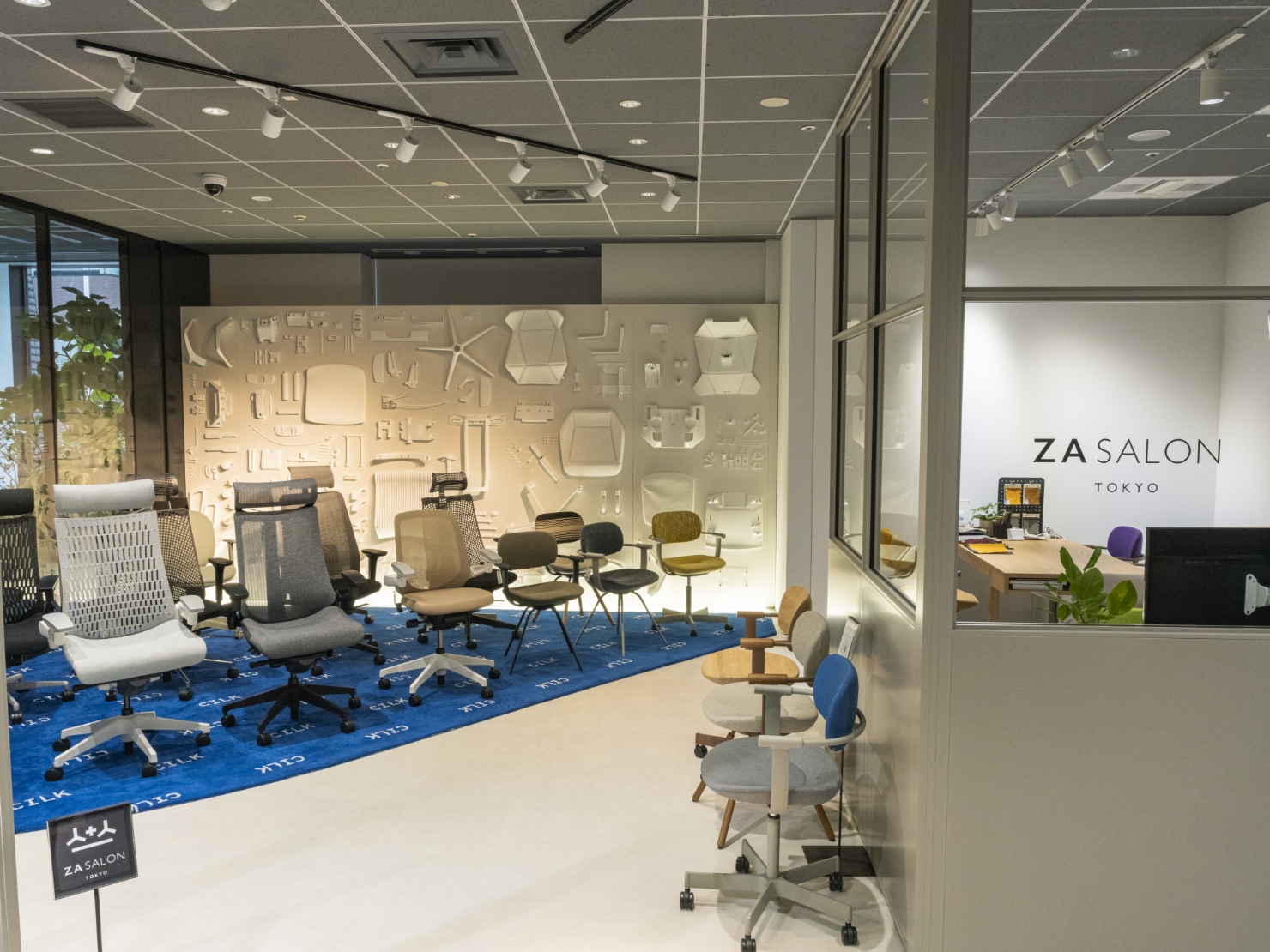 納得のオフィスチェアが見つかる！試座できるショールームを紹介