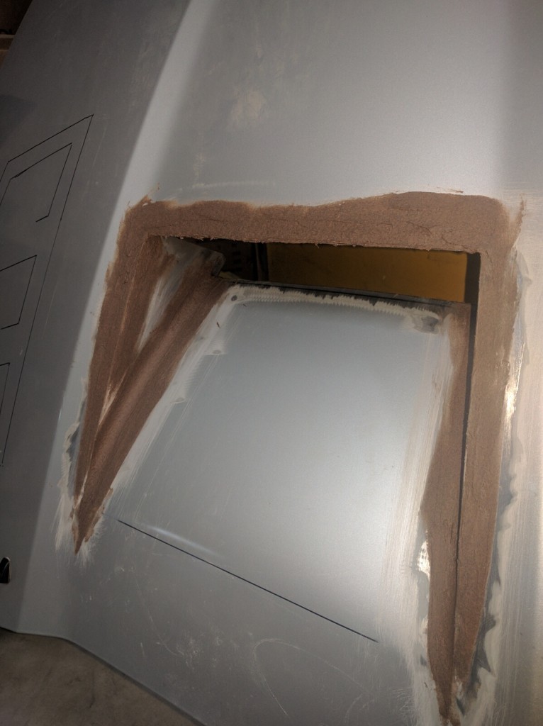 バンパーのキズ！はじめて本格DIY補修にチャレンジしました‐パート１：パテ埋め編‐ソフト99広報ブログ「99ブロ」