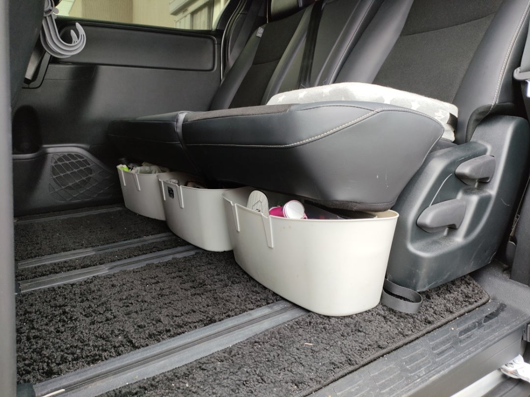 車の収納グッズおすすめ19選100均で買える？運転席と助手席の間などアイデアもランク王