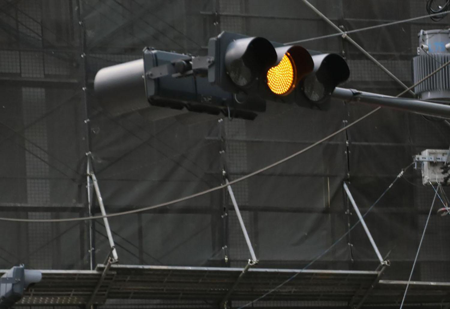 黄色の点滅信号はどんな意味？ルールや事故を起こさないための注意点を解説あいおいニッセイ同和損保オウンドメディア