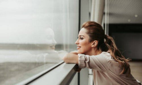 仕事を頑張る女性会社員とオノマトペ 擬音語のイラスト素材114592986- PIXTA