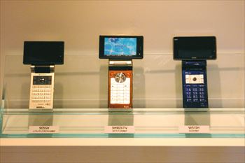 美品 au SHF32 AQUOS K ボルドー 即日発送 ガラケー ガラケー SHARP au 本体 白ロム