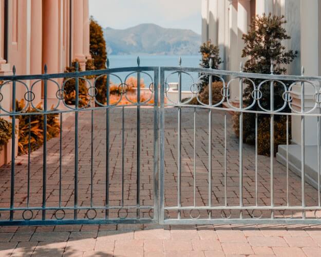 庭DIY ウッドフェンスの補修 新品も15年経つとこうなる ◞‸◟でもメンテンスで15年もちました😆