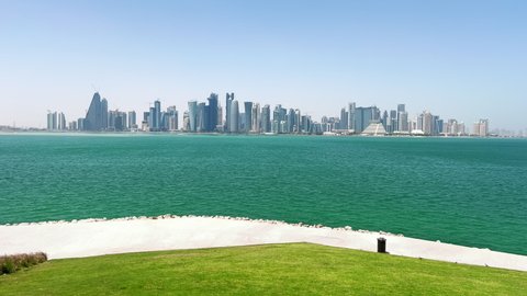 生き延びるための贅沢なデザインであふれる砂漠都市“ルサイル”しじみ デザインを語るひと