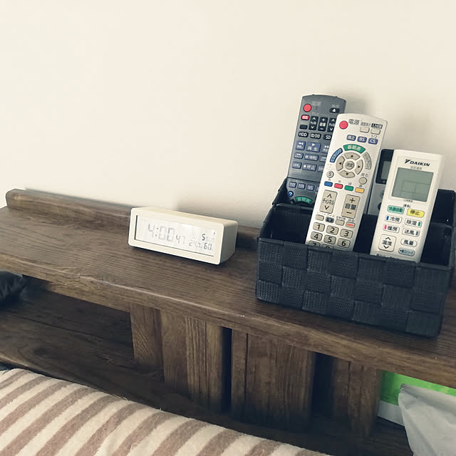 リモコンどこ 」と言わせない！ 4つのポケットを使い分けられるダイソーの「リモコンスタンド 01 ホワイト」CHANTO WEB