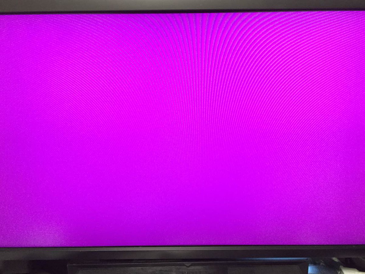 Vizioのテレビの画面がしばらくは正常に表示されるのに、その後ピンクや緑に乱れて再起動 し、10分から15分後にまた同じ現象が起きる場合の直し方。画面にひび割れや傷はありません。10分以上は正常に表示されるのに、その後この色になって再起動し、また正常な表示に戻り