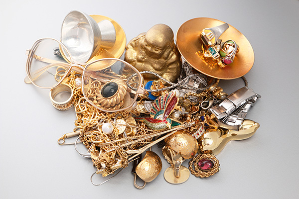 アンティーク アナスタシア 神戸北野町 宝石とジュエリーに関するレファレンス référence de bijoux 金張り、金めっき、ヴェルメイユgold fill doublé d'or, rolled gold plate plaqué d'or laminé, gold, goldelectroplate plaqué d'or, vermeil