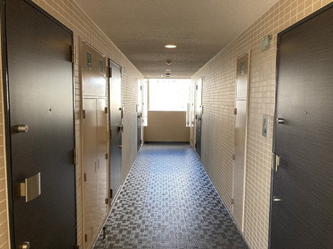 階段に長尺シートを取り付ける目安は？弊社の費用相場100～150万円 - 大阪の外壁塗装専門店公式 南大阪ペイントセンター 松原本店