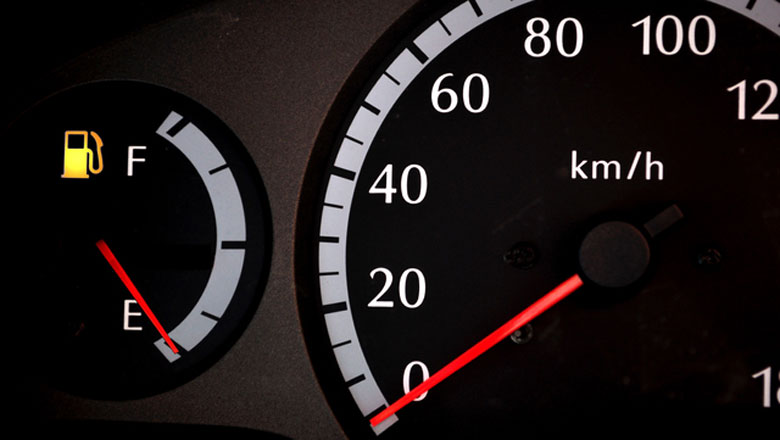 燃料残量警告灯 ガソリンランプ 」が点滅しても、あと50kmは走行できるって本当？CARPRIME カープライム