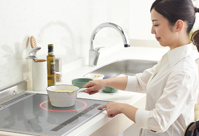 リビング収納としても使えるカップボードLIXILの「カノール」